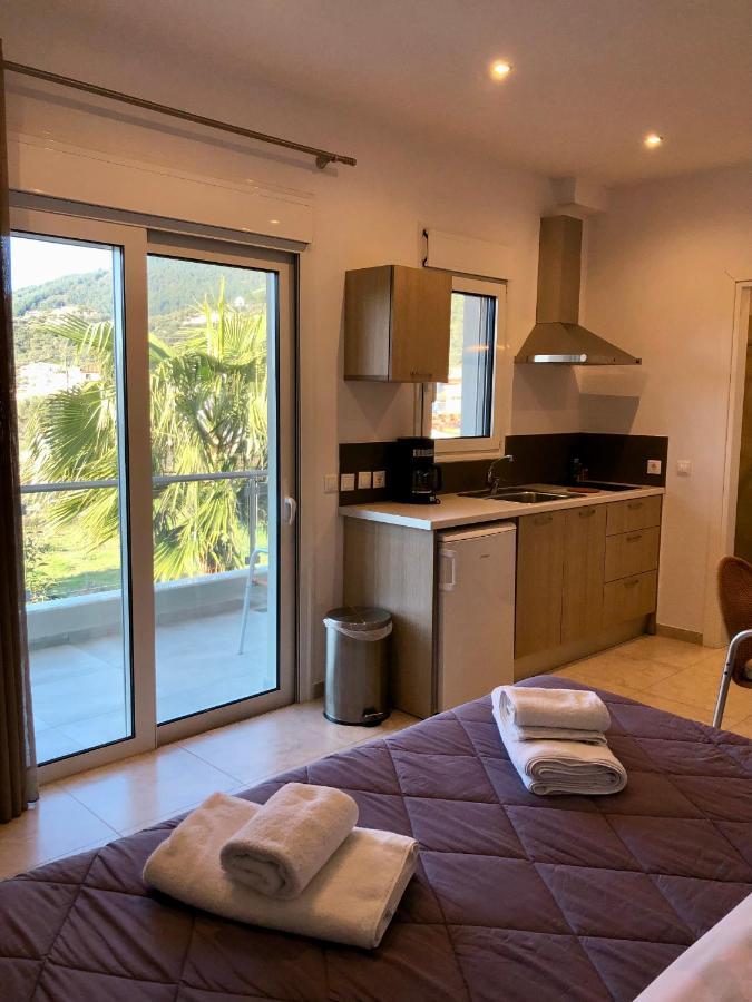 Vanessa House Luxury Apartments Skiathos Town Ngoại thất bức ảnh