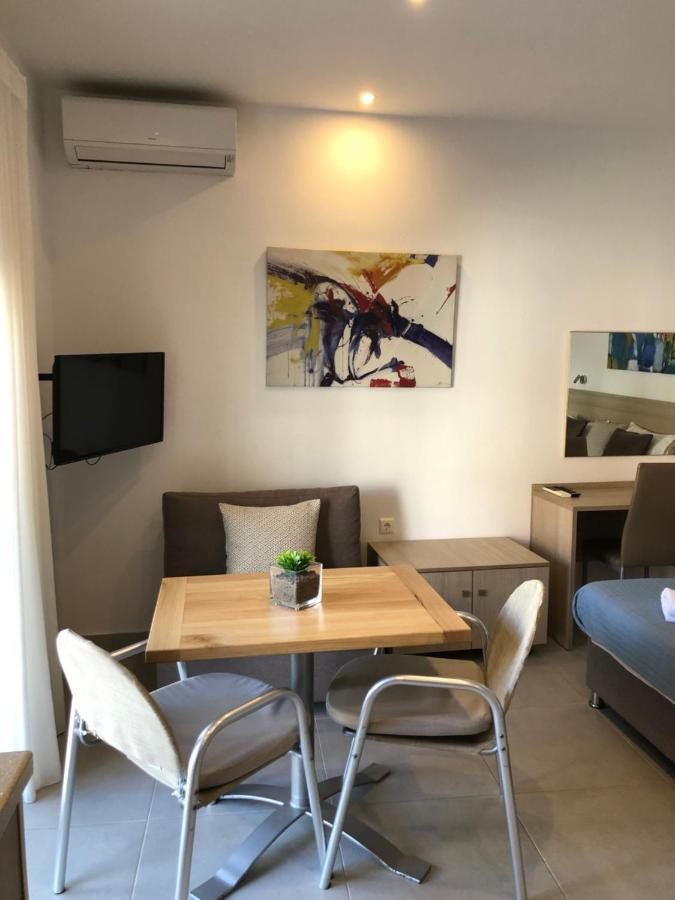 Vanessa House Luxury Apartments Skiathos Town Ngoại thất bức ảnh