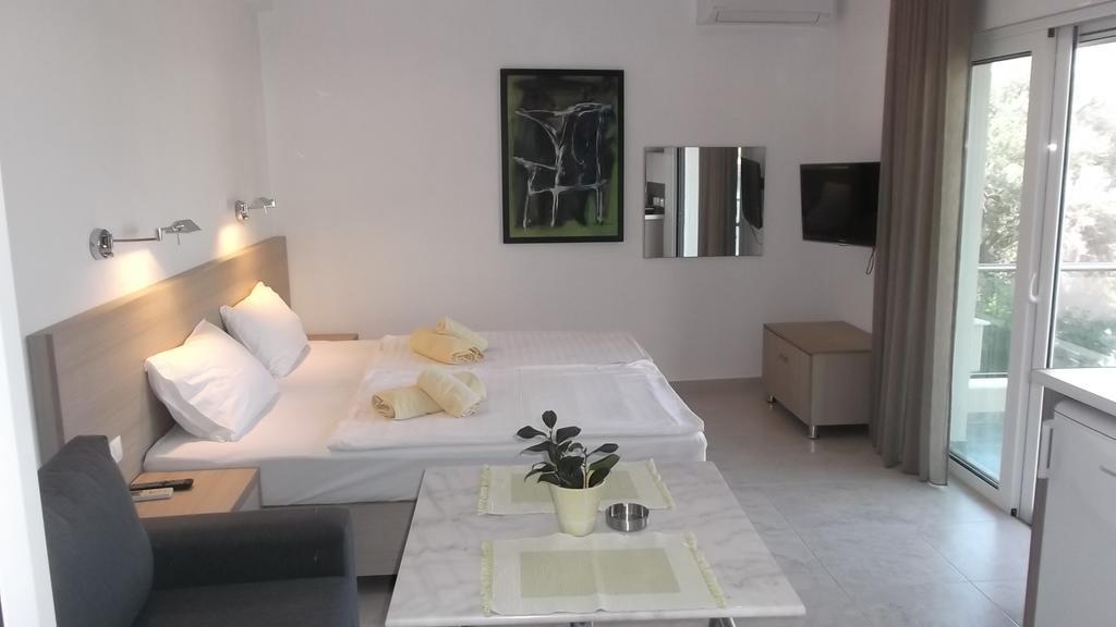 Vanessa House Luxury Apartments Skiathos Town Ngoại thất bức ảnh
